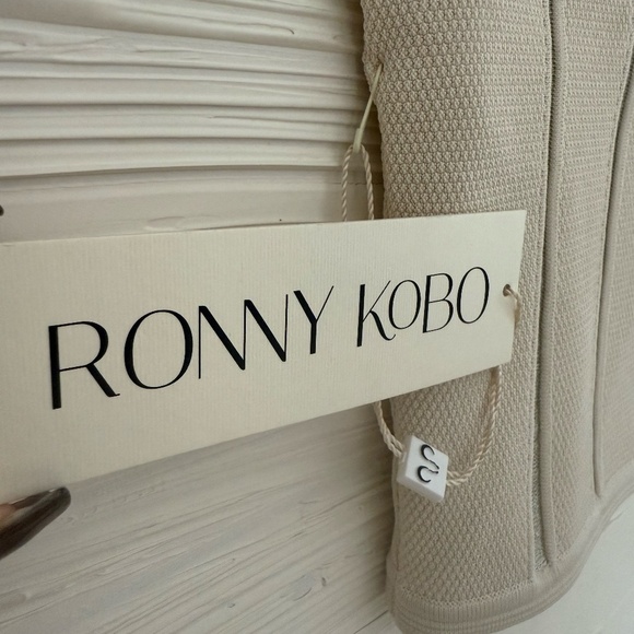 Ronny Kobo Kimberly Top - New with Tags - Metallic Vertical Stripes - Size Small - Picture 3 of 5